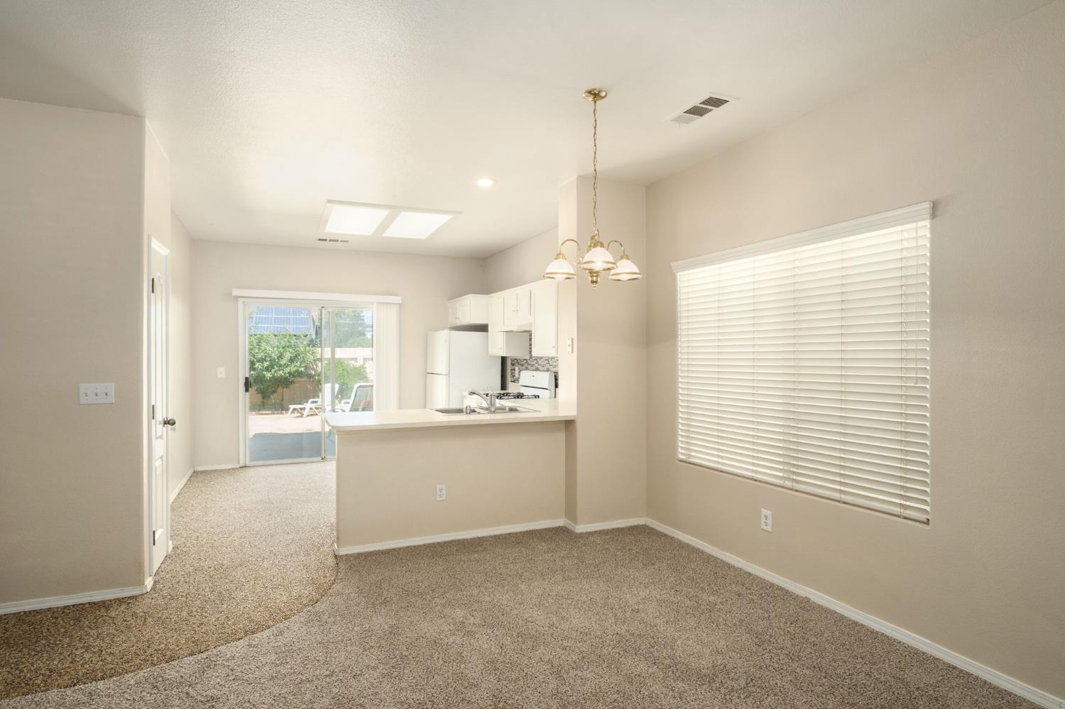 159 W Lindquist St, Kingsburg, CA 93631