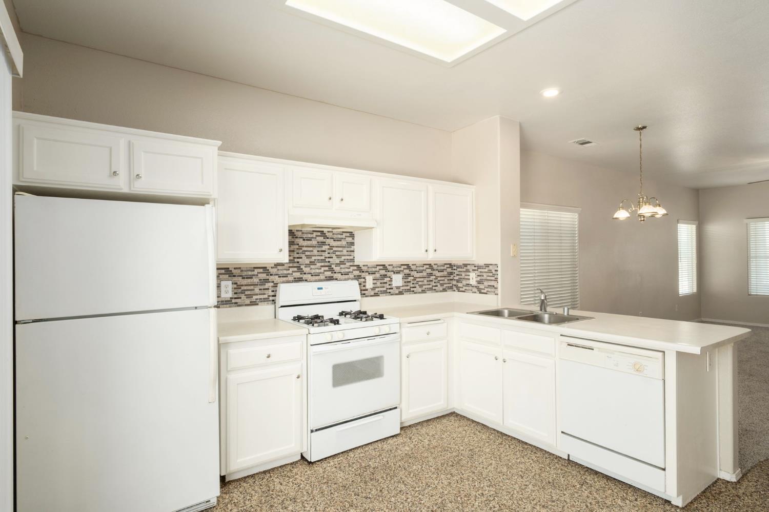 159 W Lindquist St, Kingsburg, CA 93631