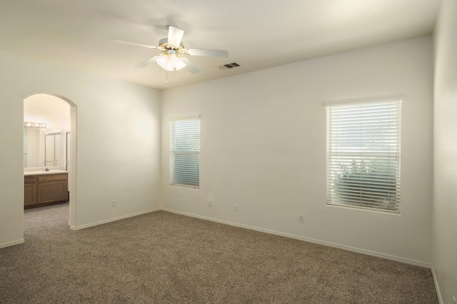 159 W Lindquist St, Kingsburg, CA 93631