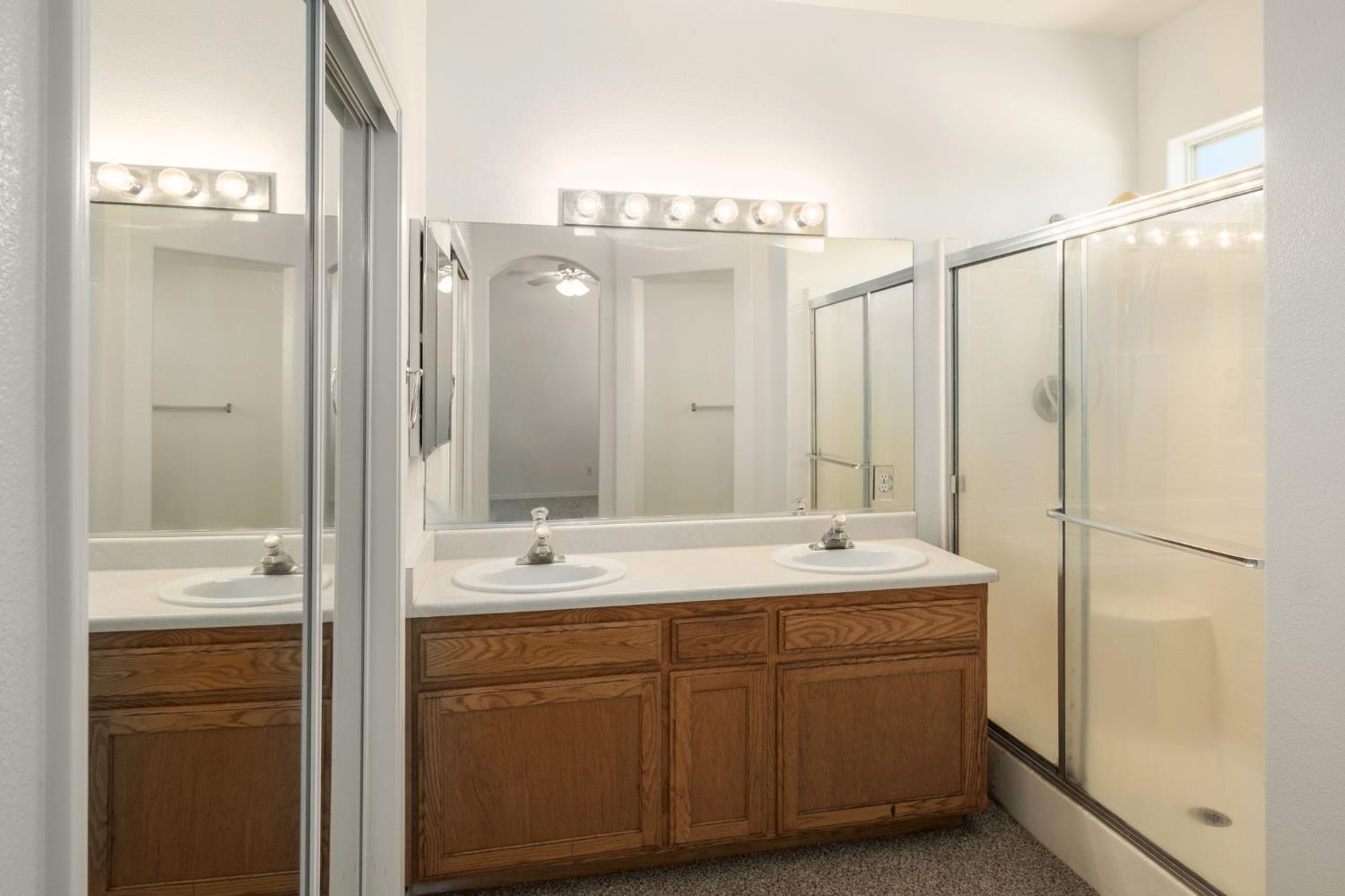 159 W Lindquist St, Kingsburg, CA 93631