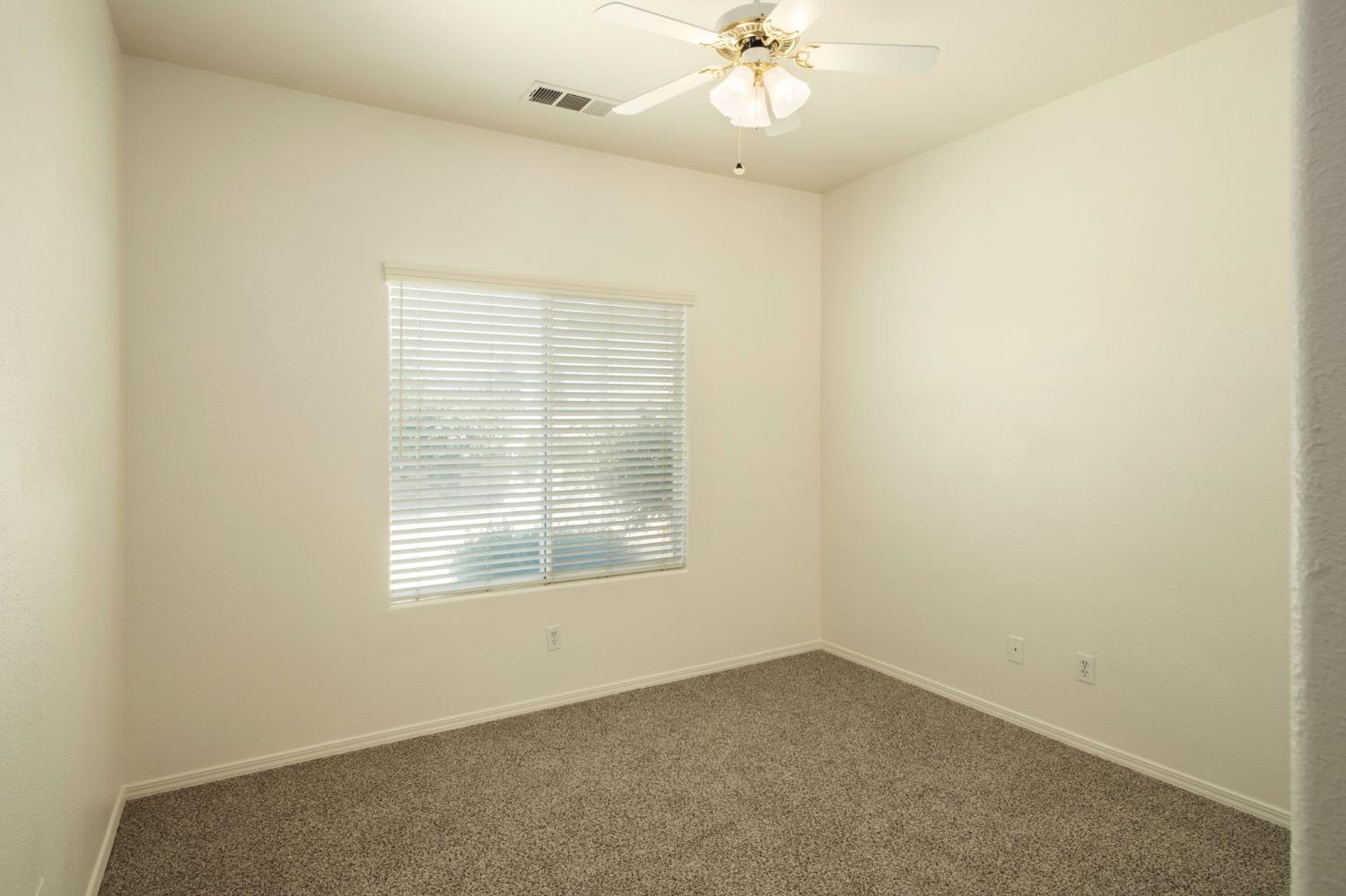 159 W Lindquist St, Kingsburg, CA 93631