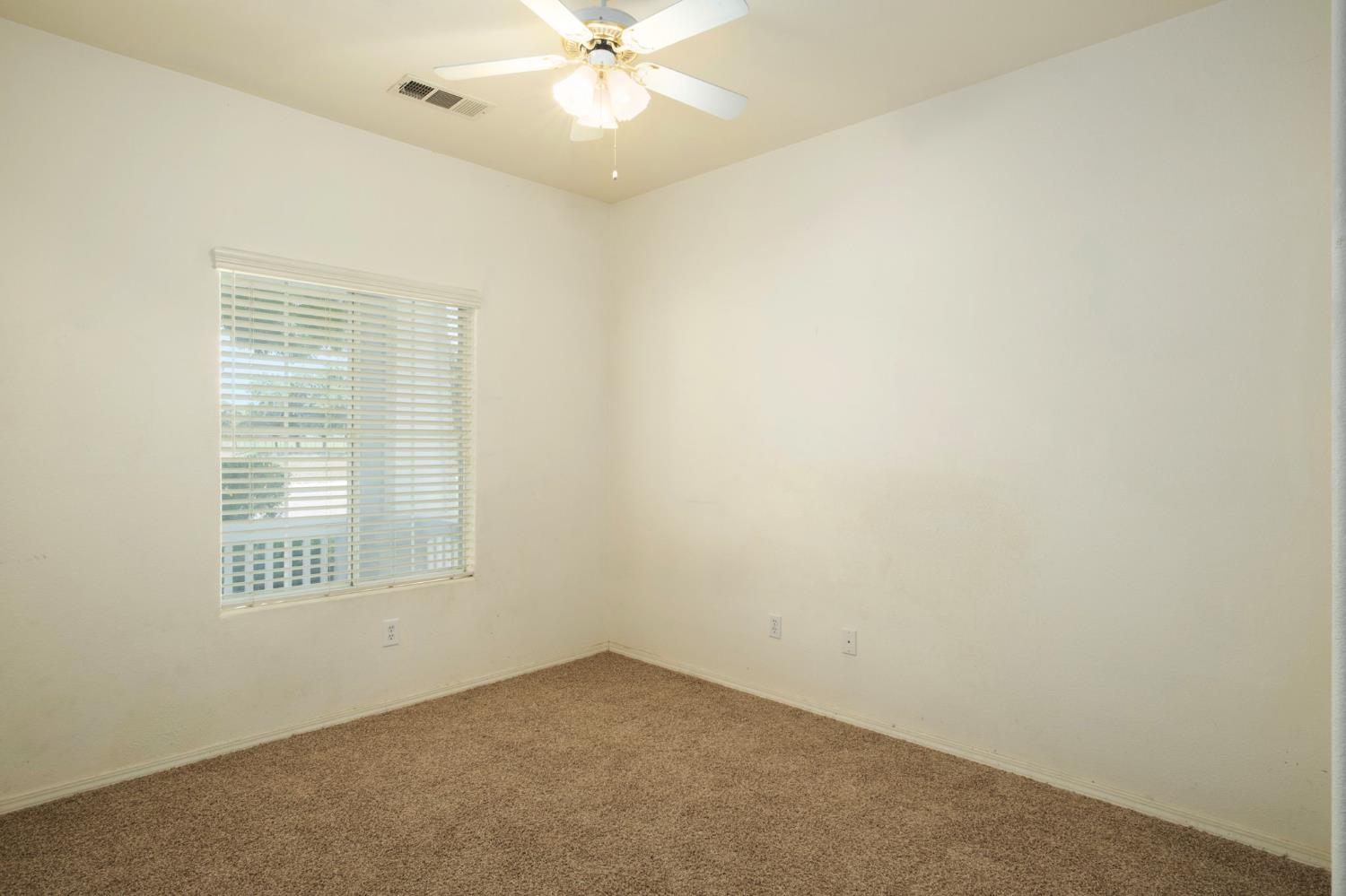 159 W Lindquist St, Kingsburg, CA 93631
