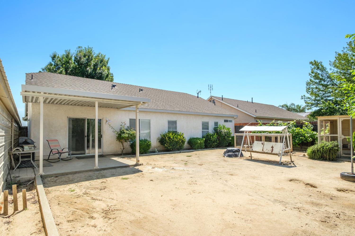 159 W Lindquist St, Kingsburg, CA 93631