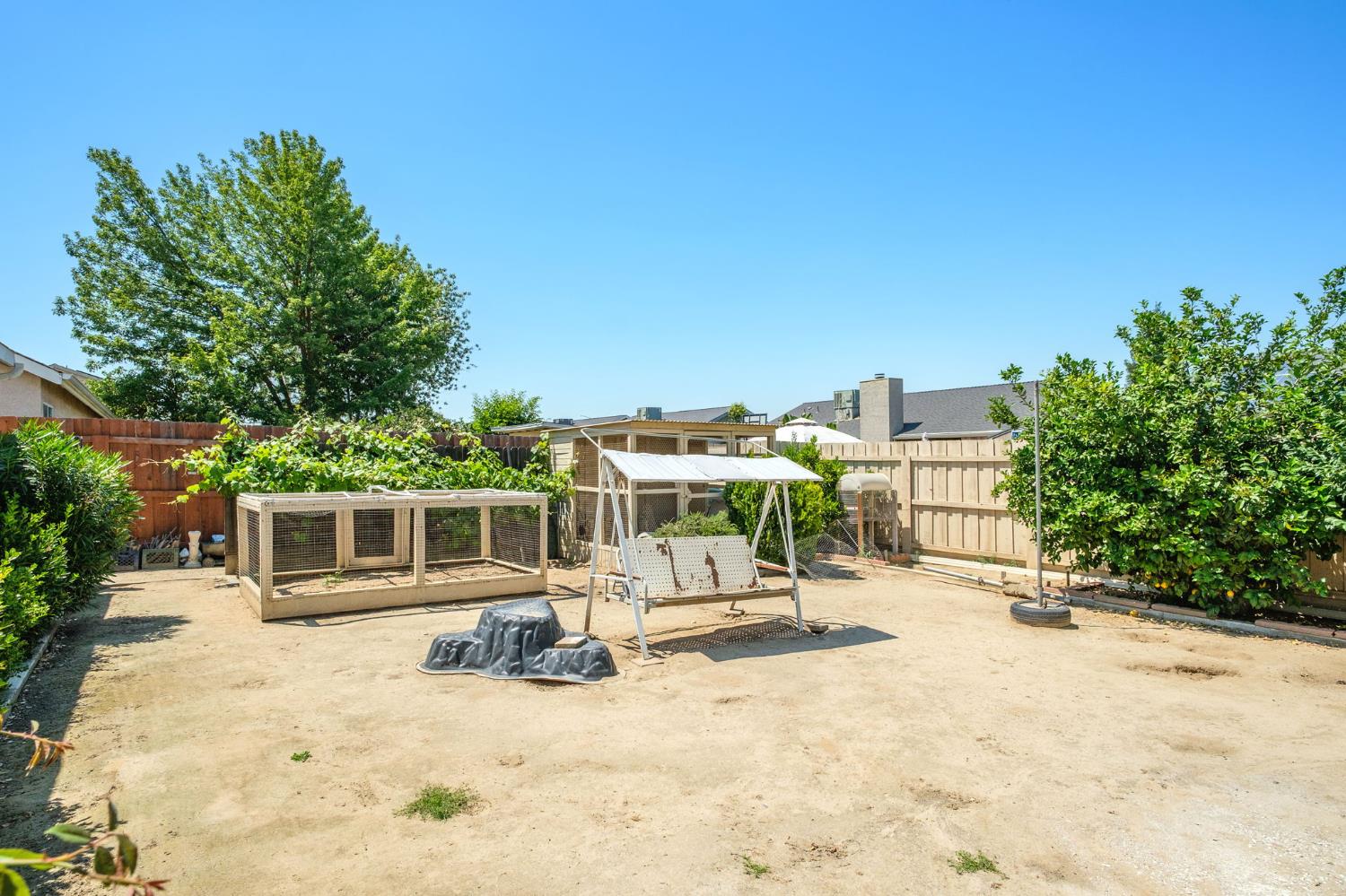 159 W Lindquist St, Kingsburg, CA 93631