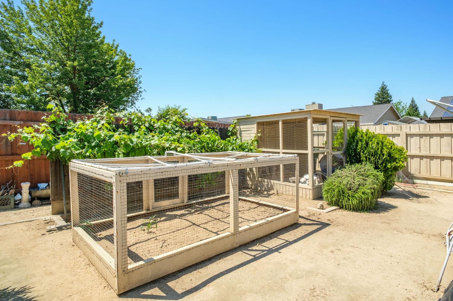 159 W Lindquist St, Kingsburg, CA 93631