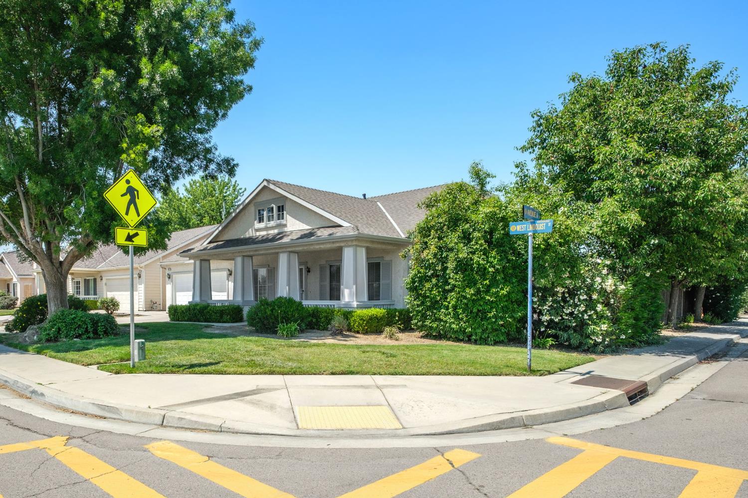 159 W Lindquist St, Kingsburg, CA 93631
