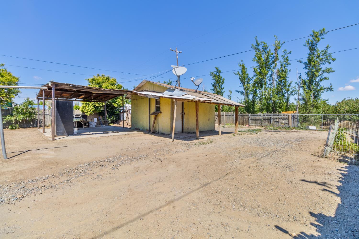 33112 W El Progresso Ave, Cantua Creek, CA 93608