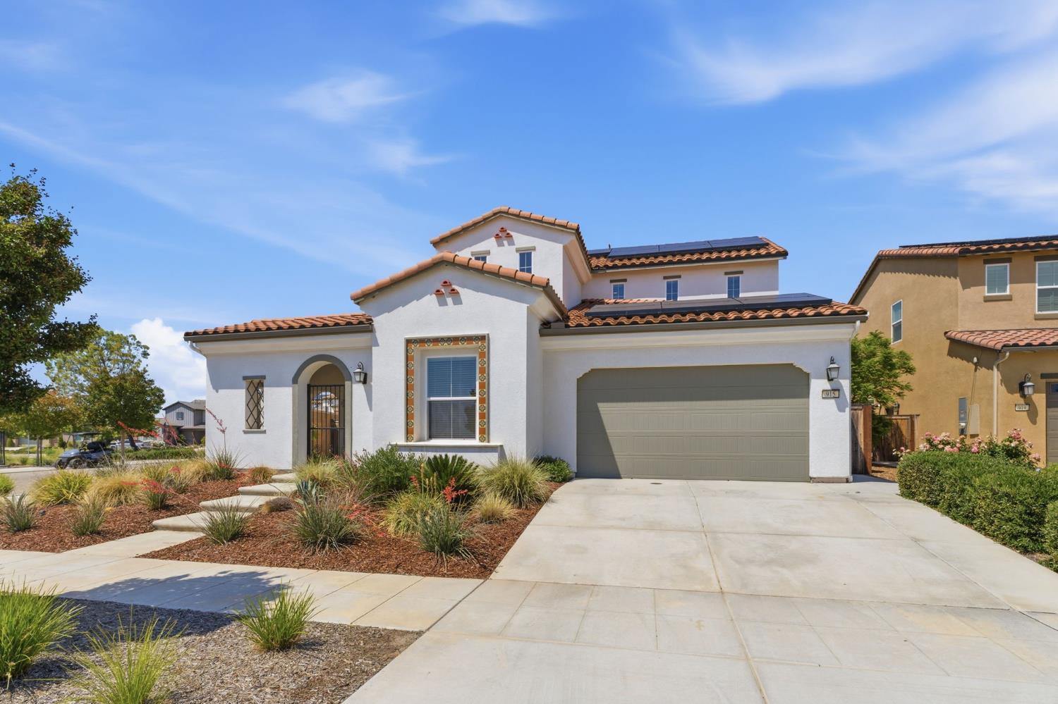 915 Vineyard Ct, Madera, CA 93636