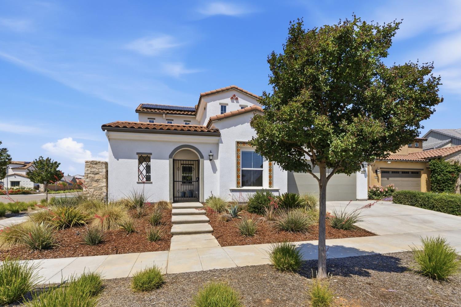 915 Vineyard Ct, Madera, CA 93636