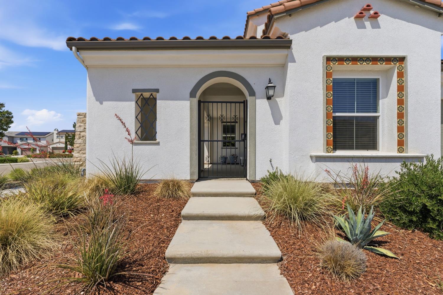 915 Vineyard Ct, Madera, CA 93636