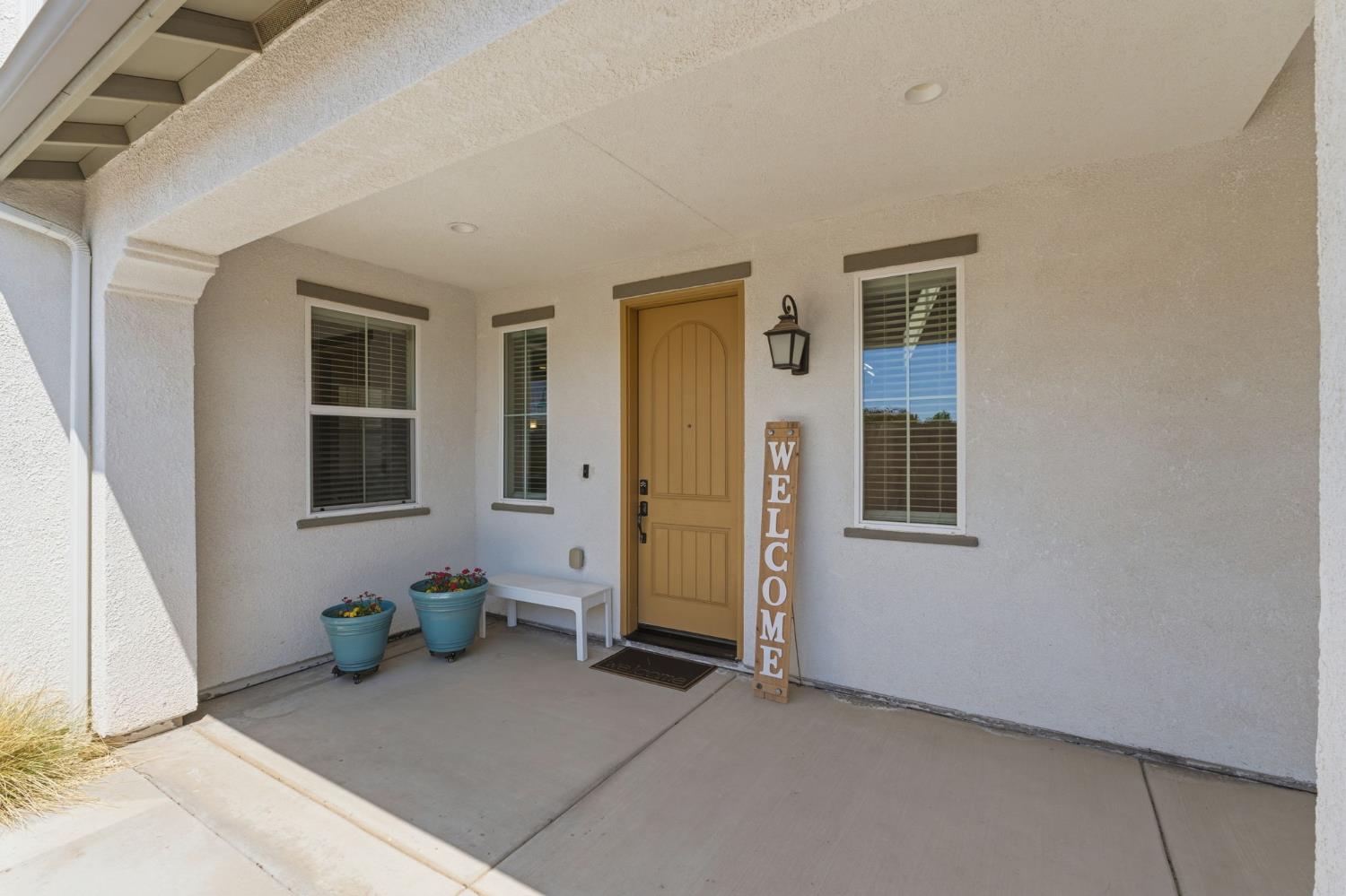915 Vineyard Ct, Madera, CA 93636