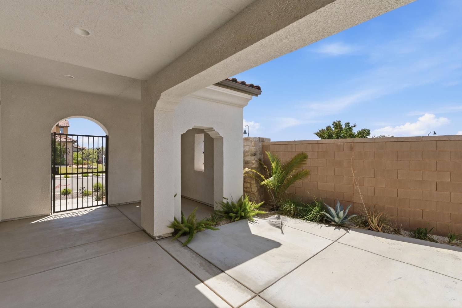 915 Vineyard Ct, Madera, CA 93636