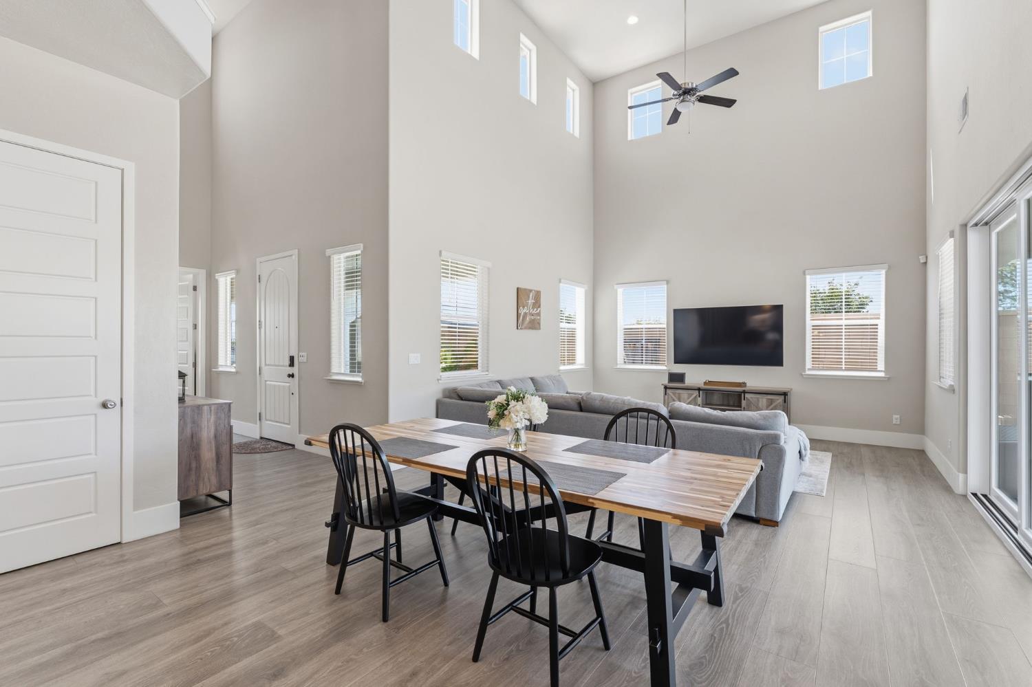 915 Vineyard Ct, Madera, CA 93636