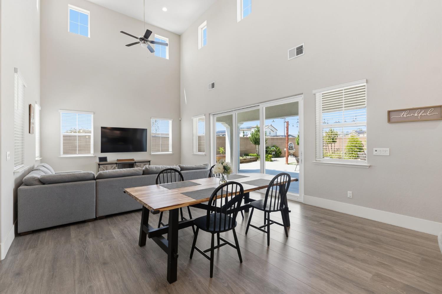 915 Vineyard Ct, Madera, CA 93636
