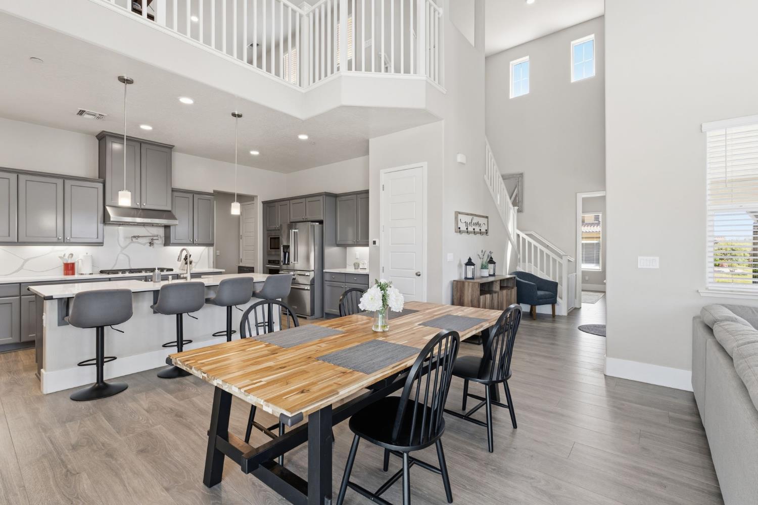 915 Vineyard Ct, Madera, CA 93636