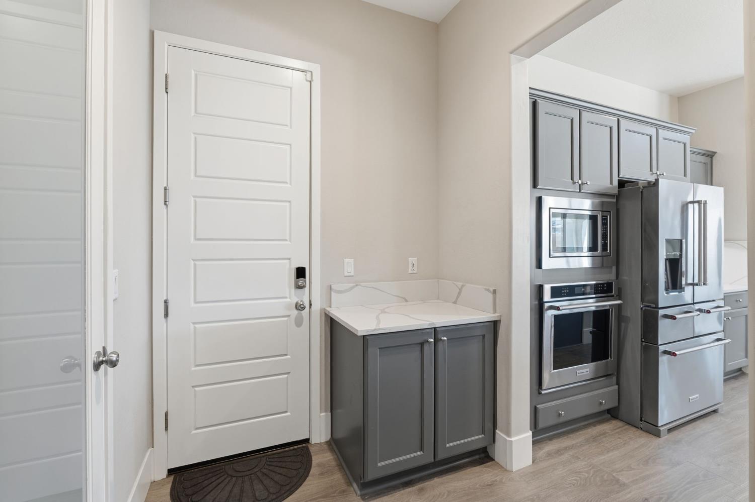 915 Vineyard Ct, Madera, CA 93636