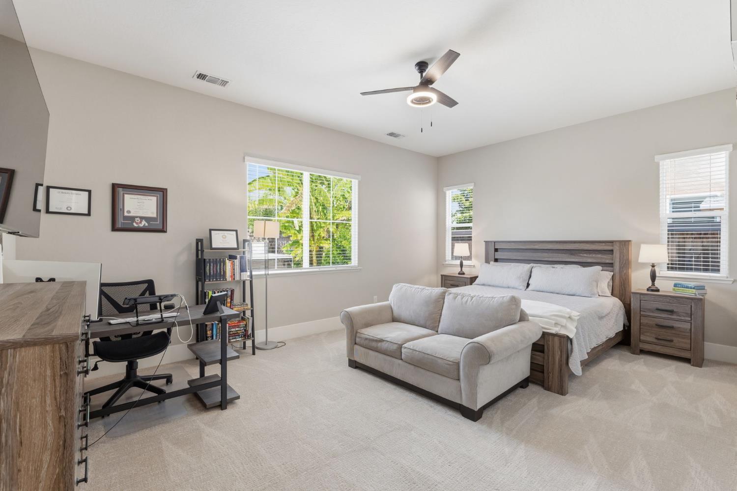 915 Vineyard Ct, Madera, CA 93636