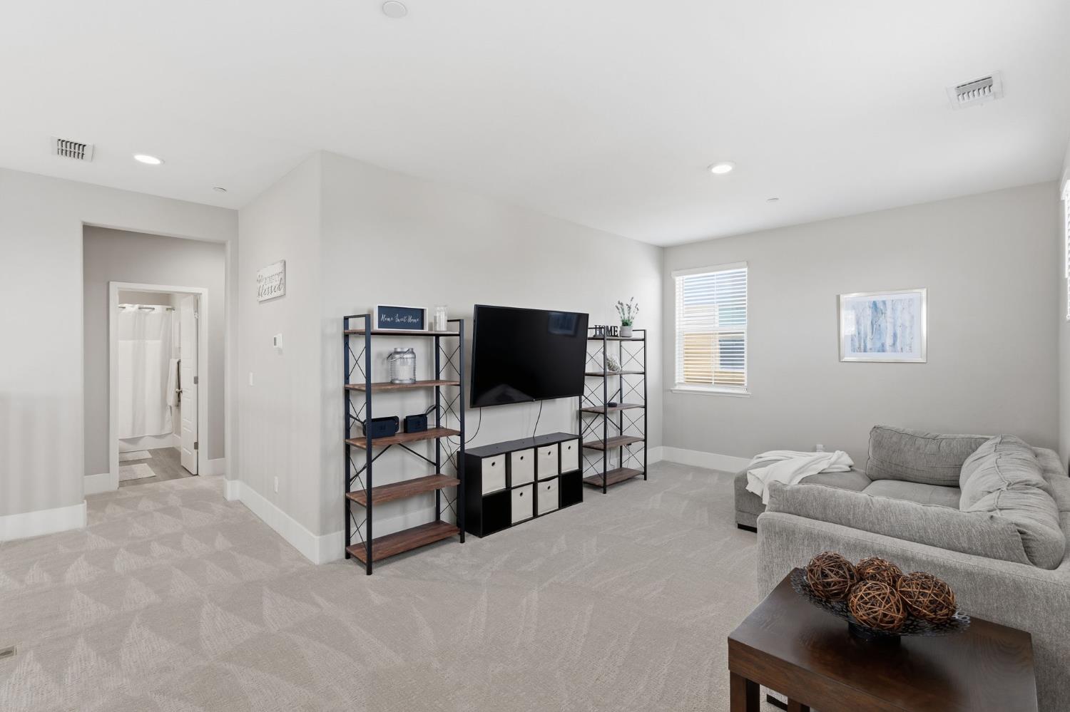 915 Vineyard Ct, Madera, CA 93636