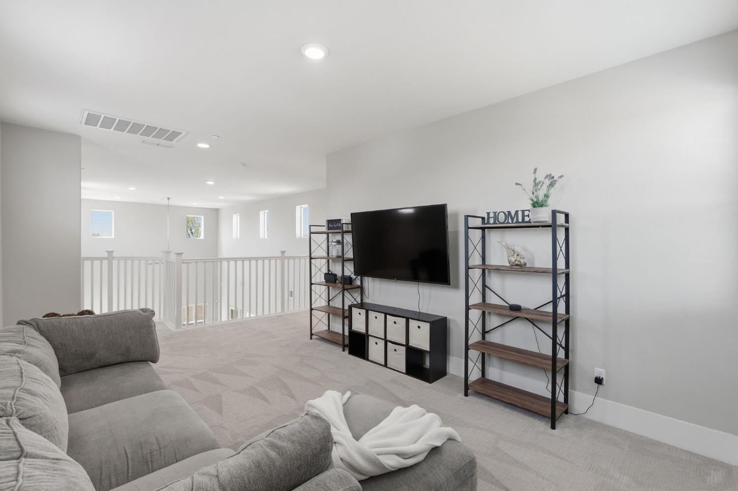 915 Vineyard Ct, Madera, CA 93636