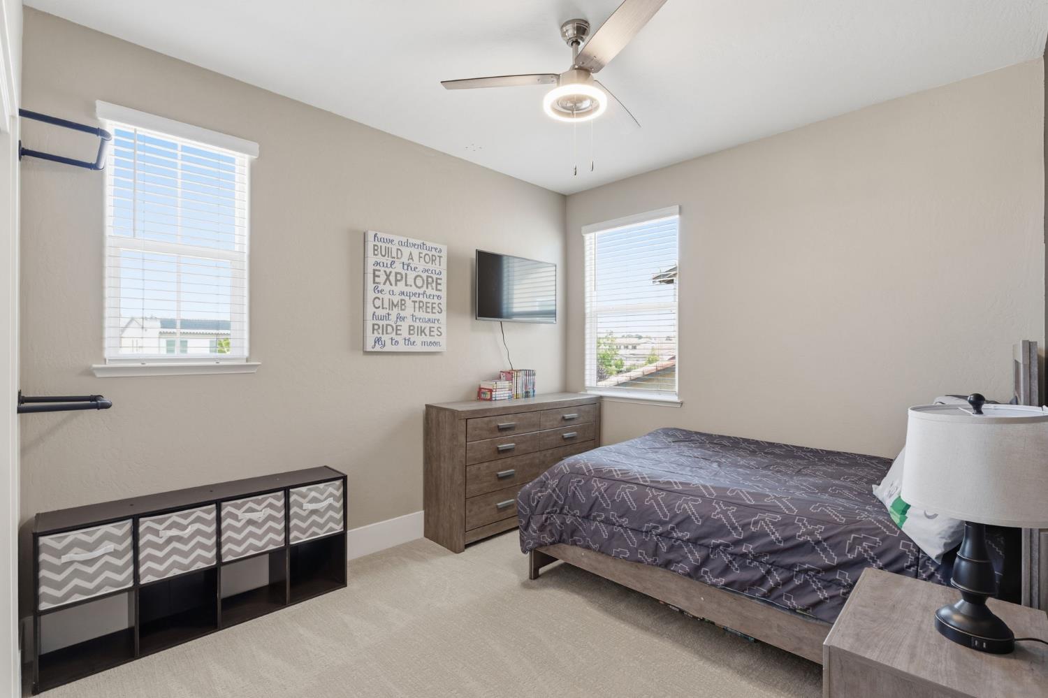 915 Vineyard Ct, Madera, CA 93636
