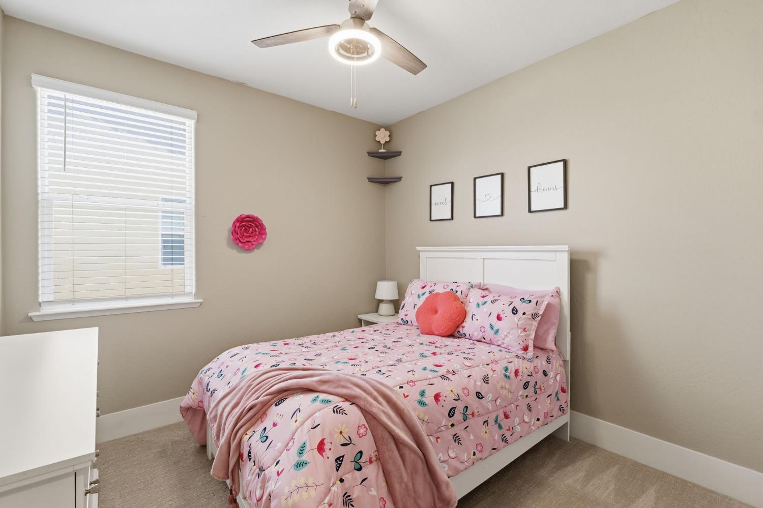 915 Vineyard Ct, Madera, CA 93636