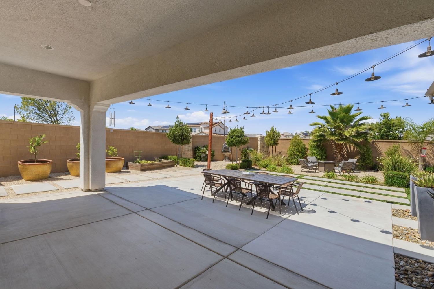 915 Vineyard Ct, Madera, CA 93636