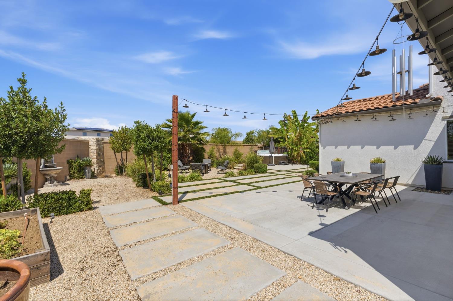 915 Vineyard Ct, Madera, CA 93636