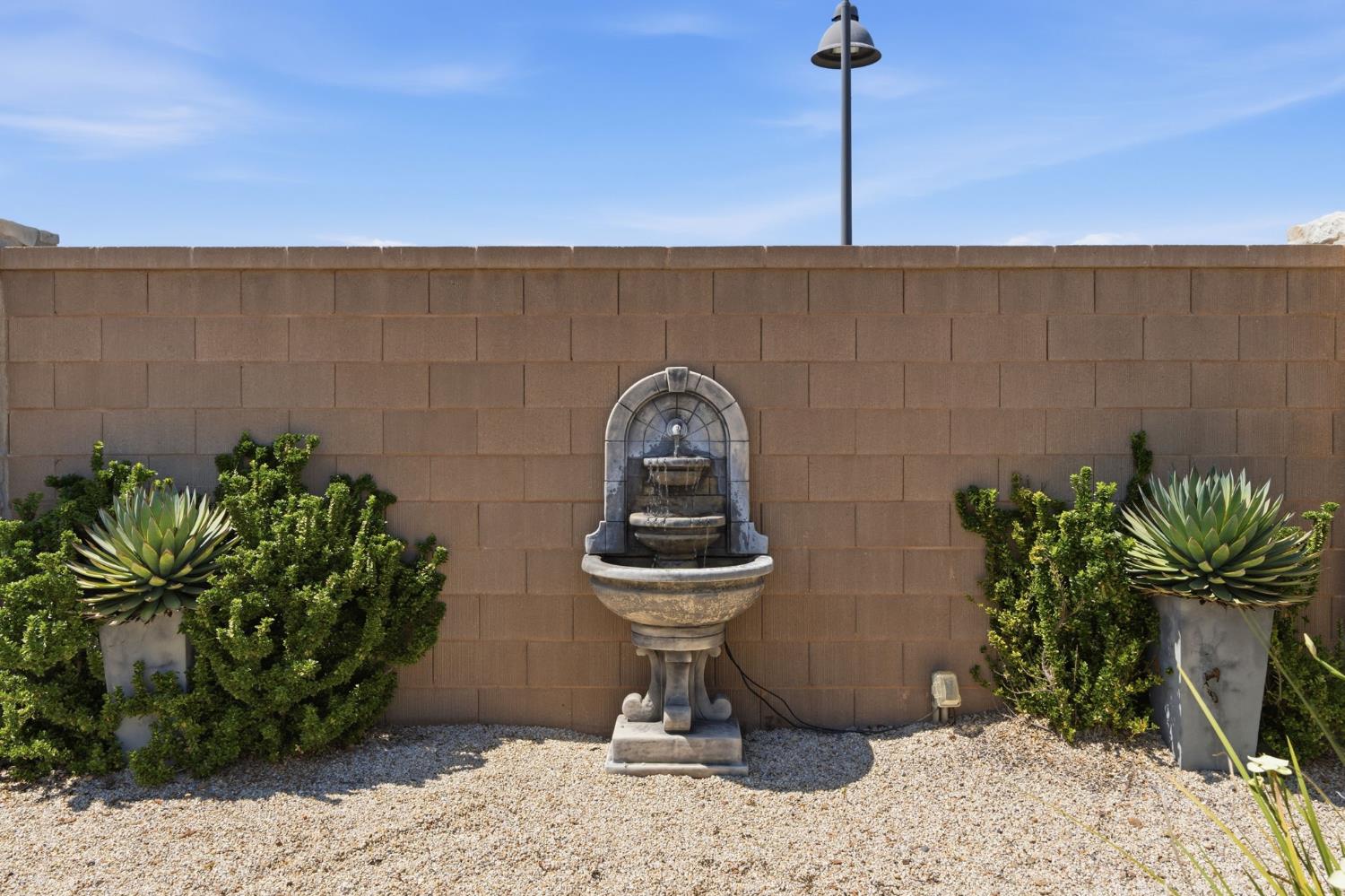 915 Vineyard Ct, Madera, CA 93636