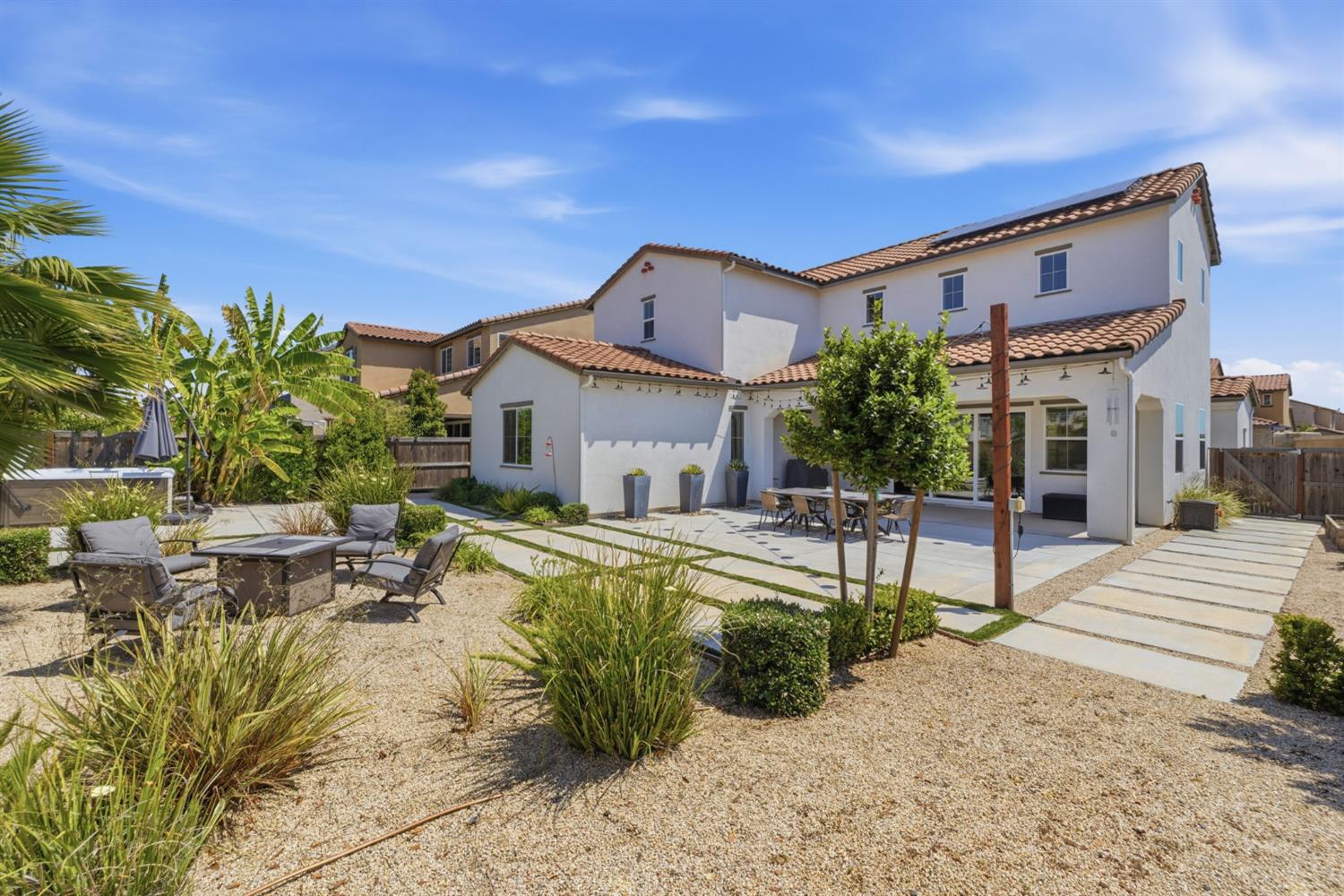 915 Vineyard Ct, Madera, CA 93636