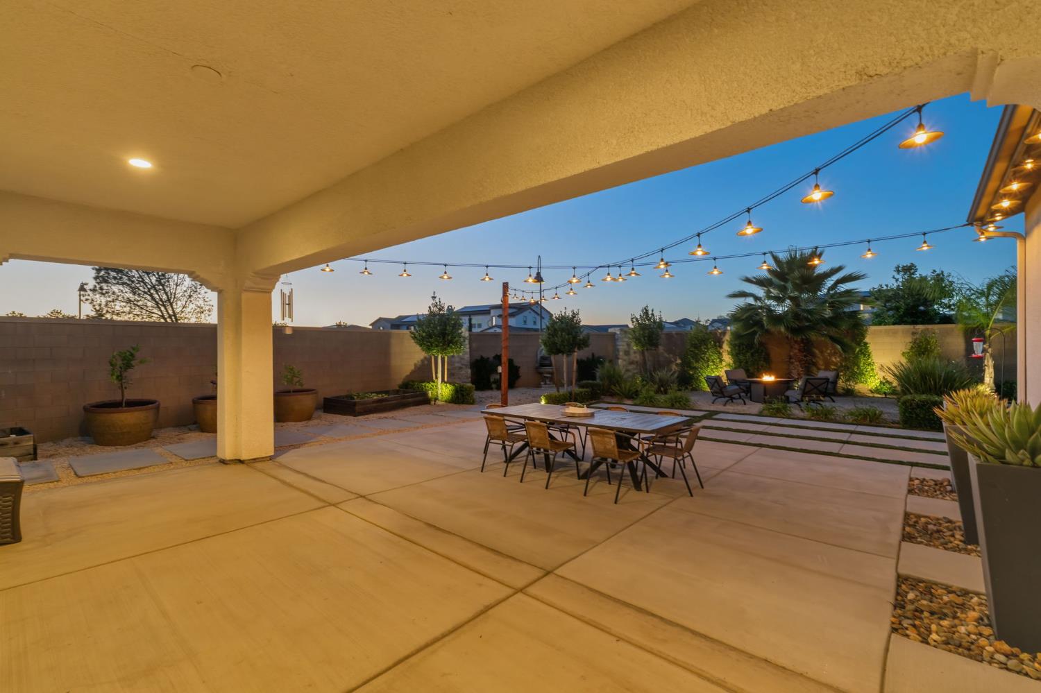 915 Vineyard Ct, Madera, CA 93636