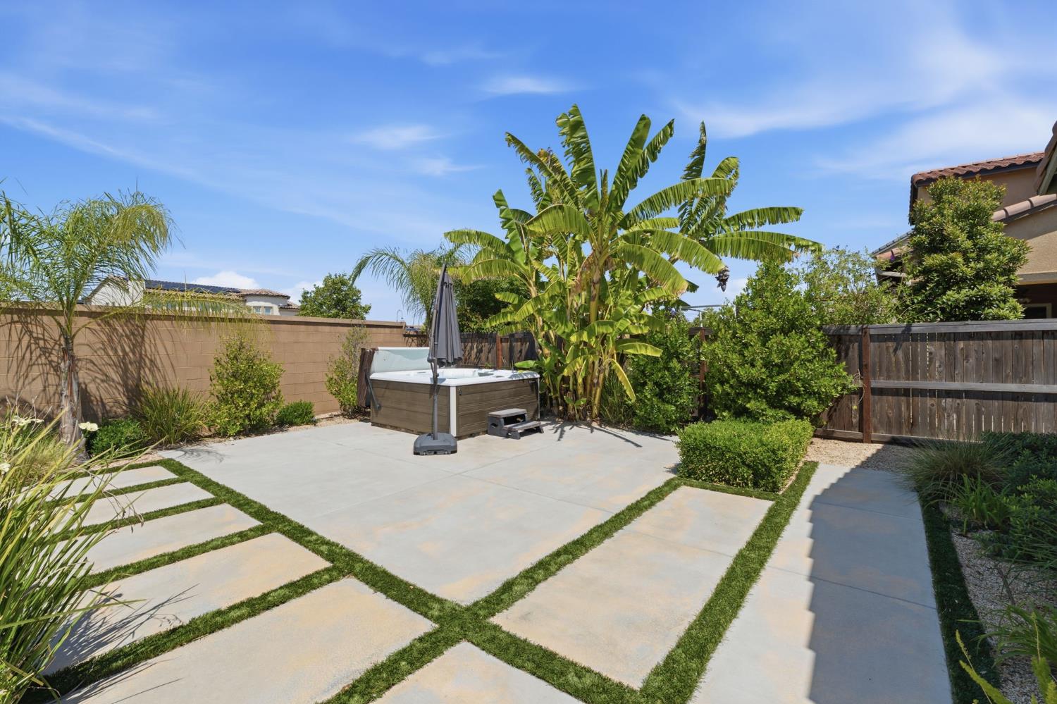 915 Vineyard Ct, Madera, CA 93636