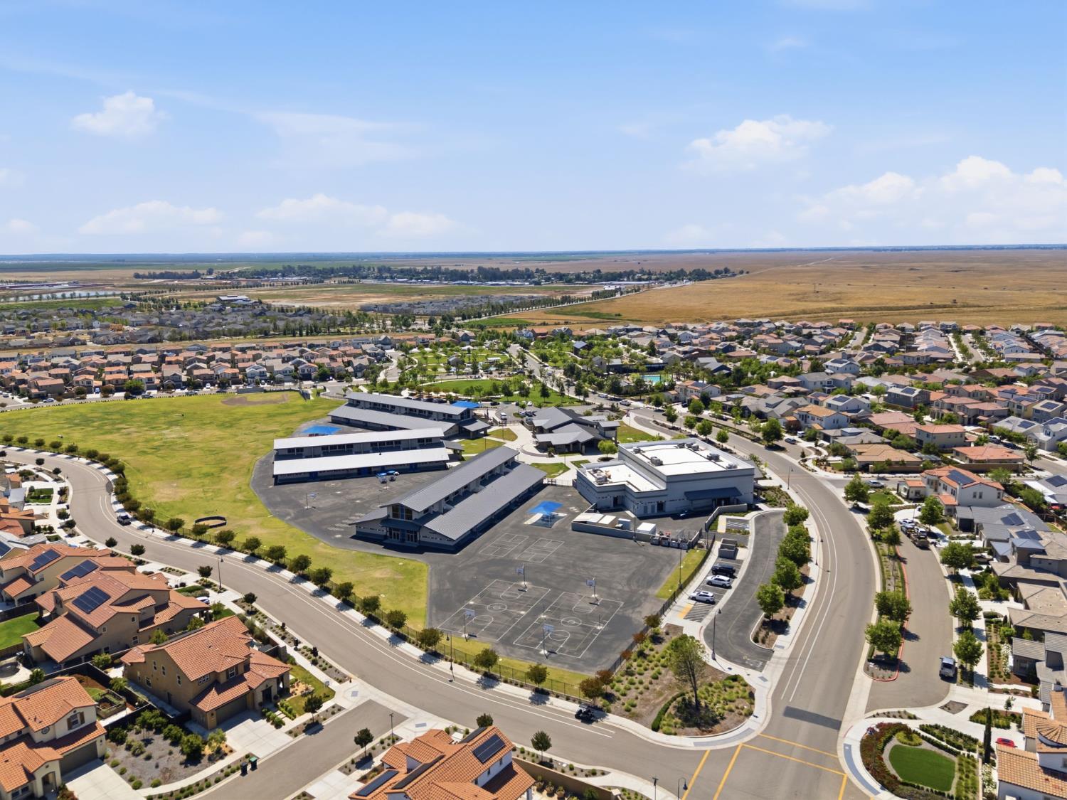 915 Vineyard Ct, Madera, CA 93636