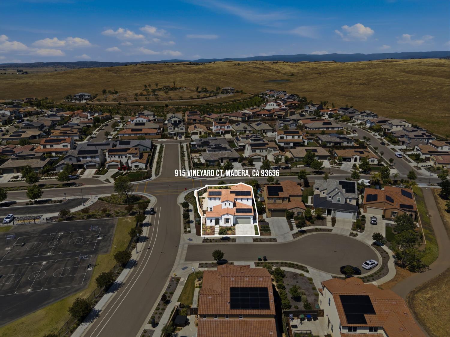 915 Vineyard Ct, Madera, CA 93636