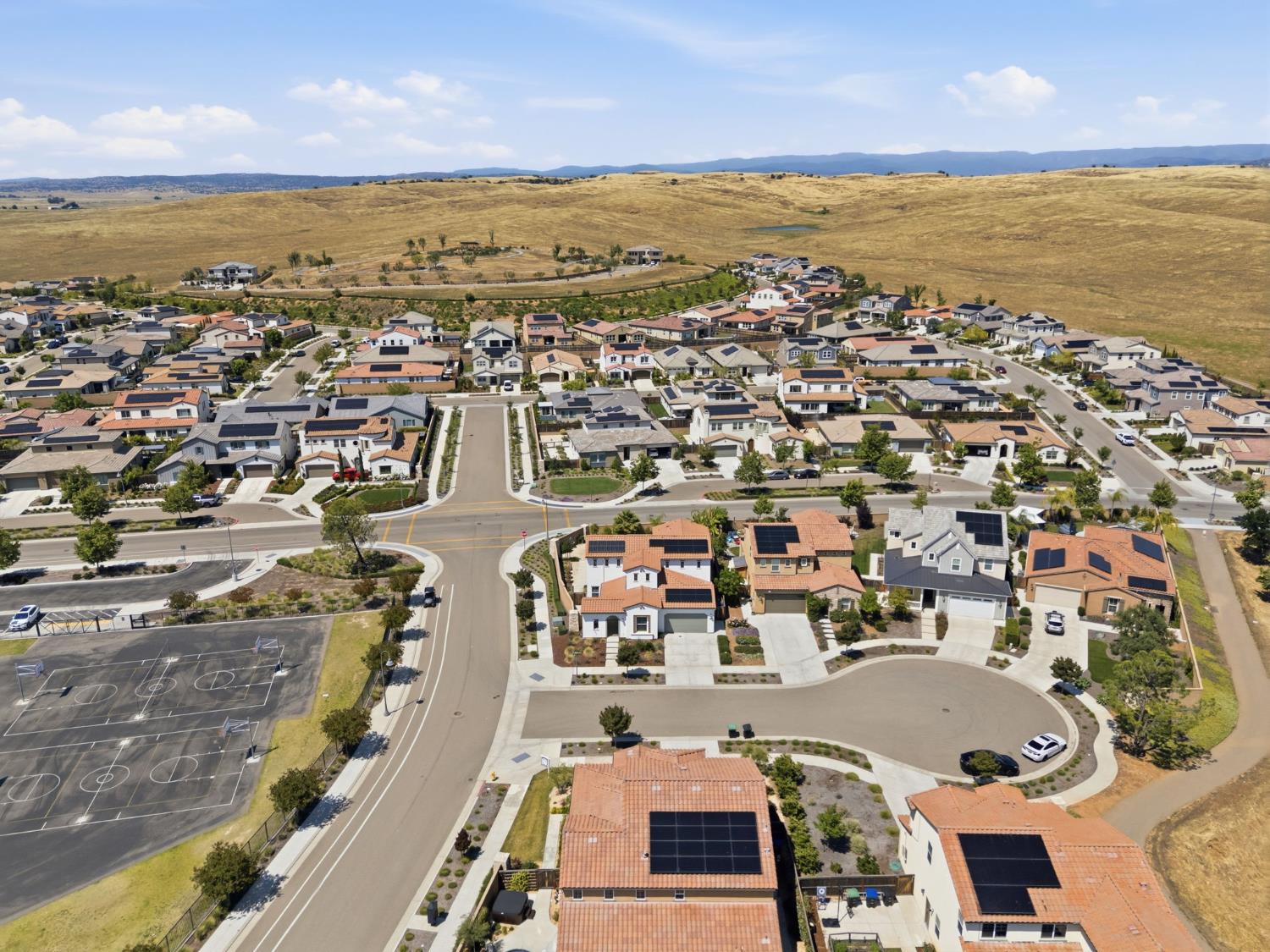 915 Vineyard Ct, Madera, CA 93636