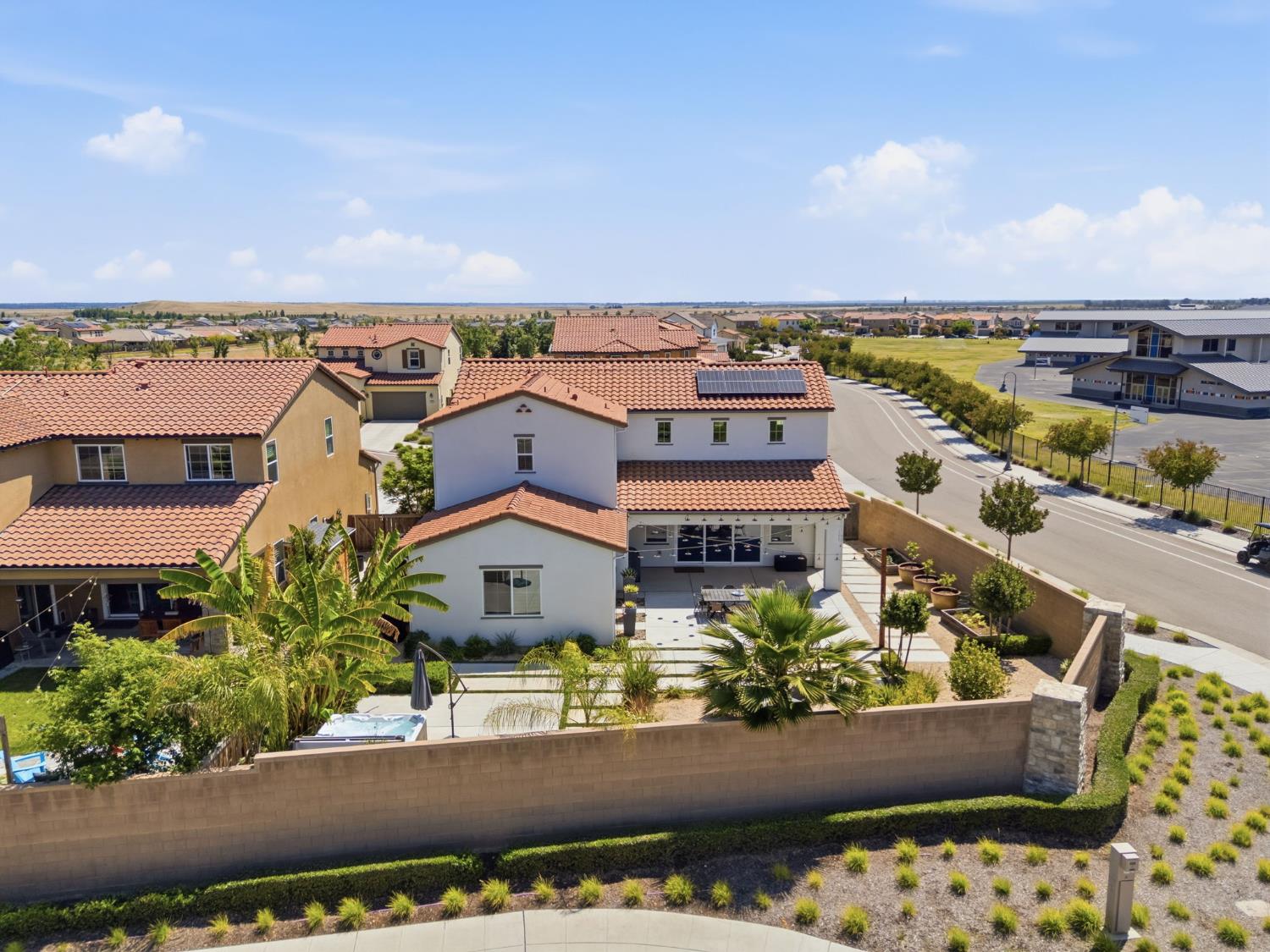 915 Vineyard Ct, Madera, CA 93636