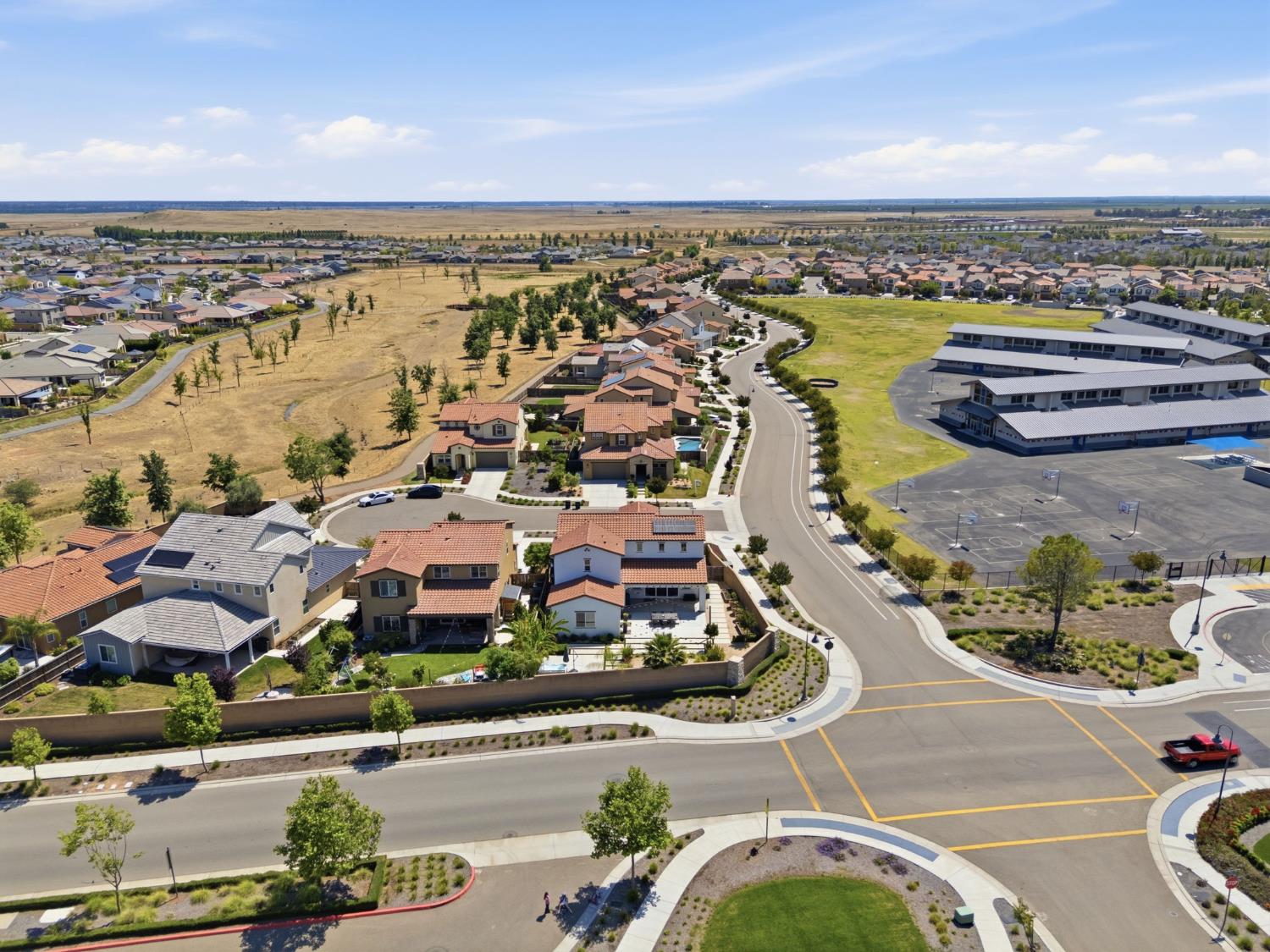 915 Vineyard Ct, Madera, CA 93636
