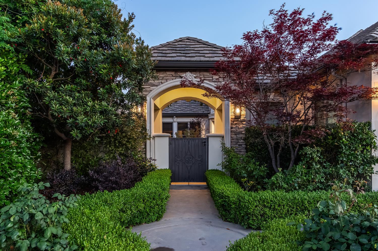 2435 E Tennyson Pl, Fresno, CA 93730