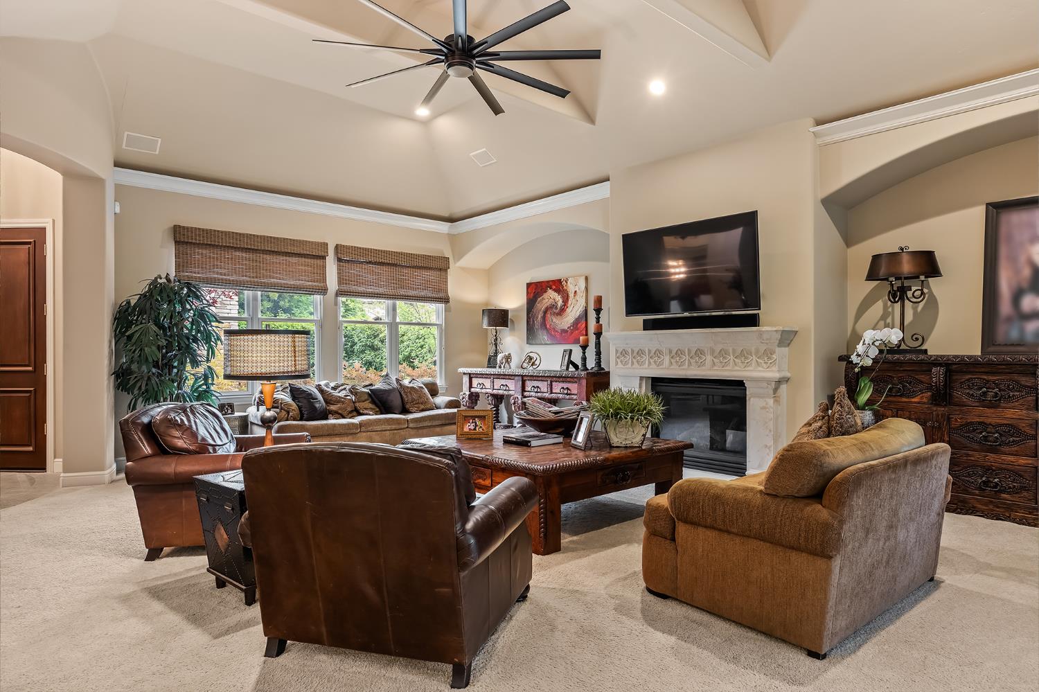 2435 E Tennyson Pl, Fresno, CA 93730