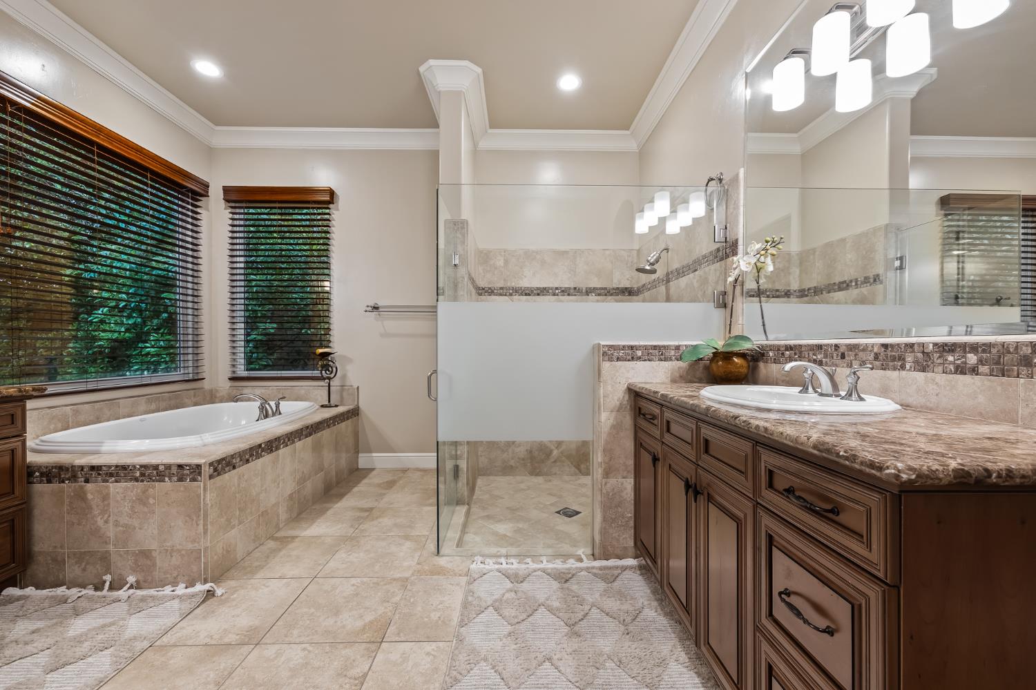 2435 E Tennyson Pl, Fresno, CA 93730