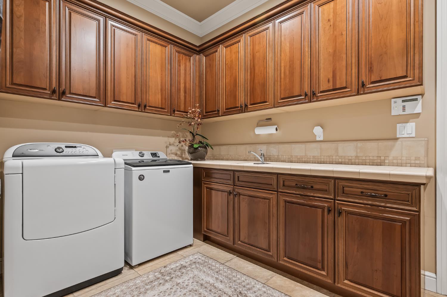 2435 E Tennyson Pl, Fresno, CA 93730