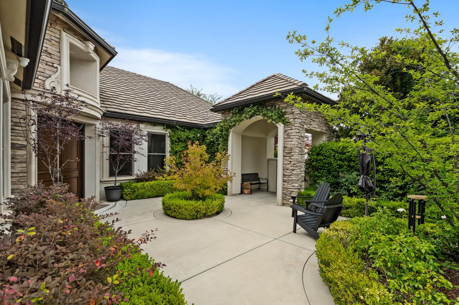 2435 E Tennyson Pl, Fresno, CA 93730