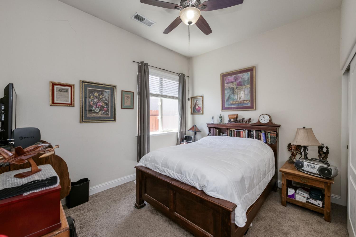 5981 E Via Manzi Dr, Fresno, CA 93727