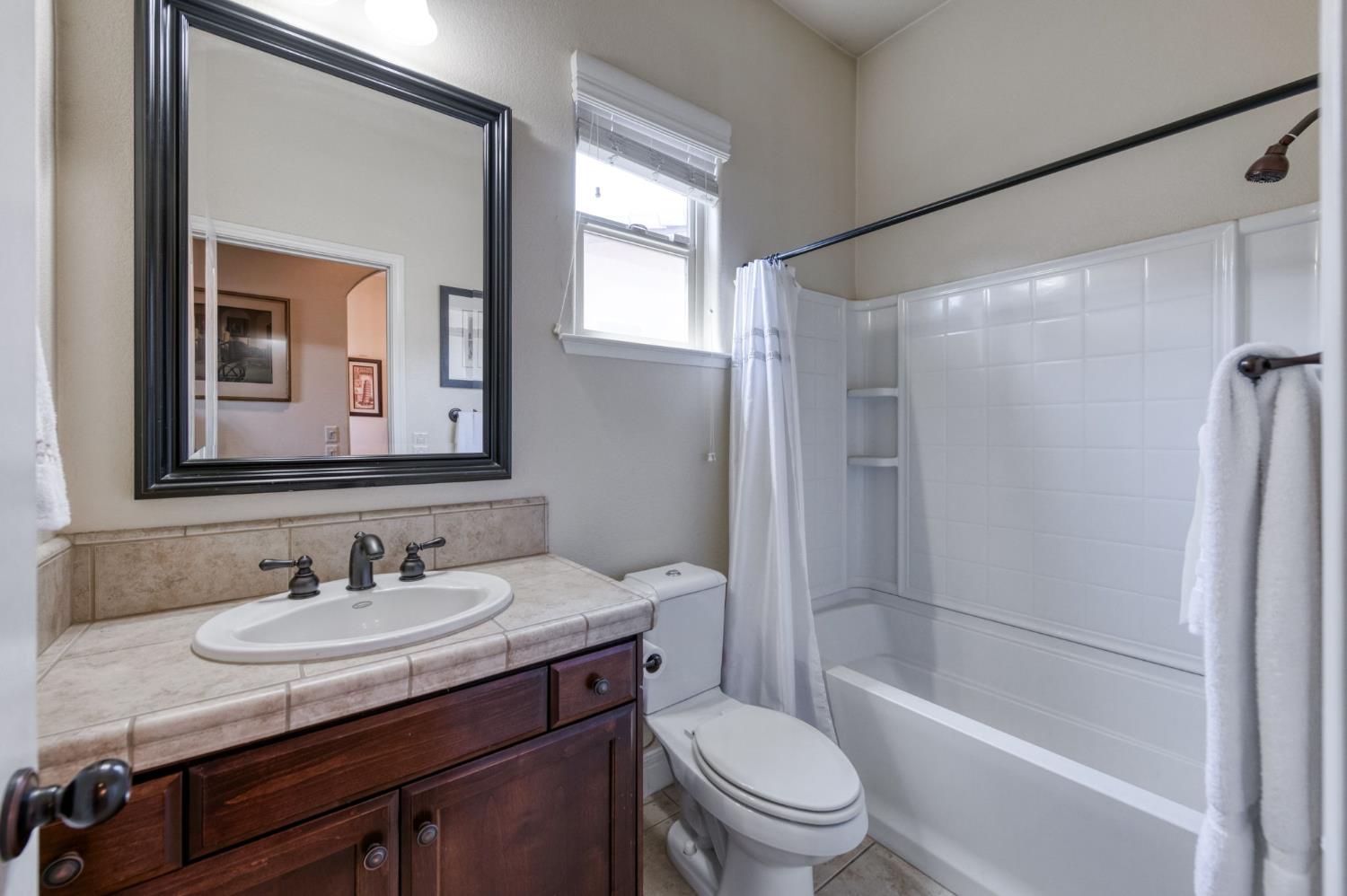5981 E Via Manzi Dr, Fresno, CA 93727