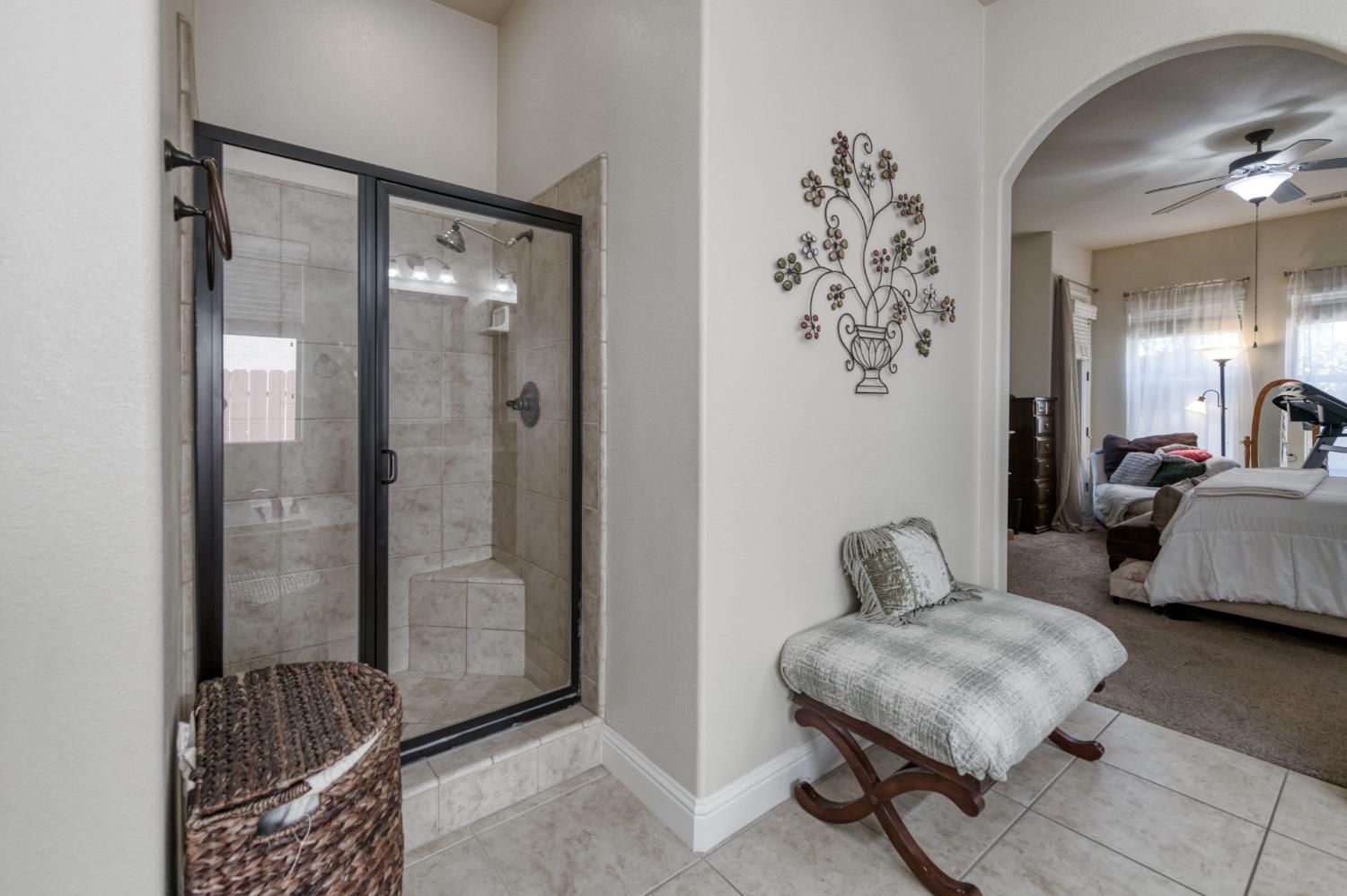 5981 E Via Manzi Dr, Fresno, CA 93727