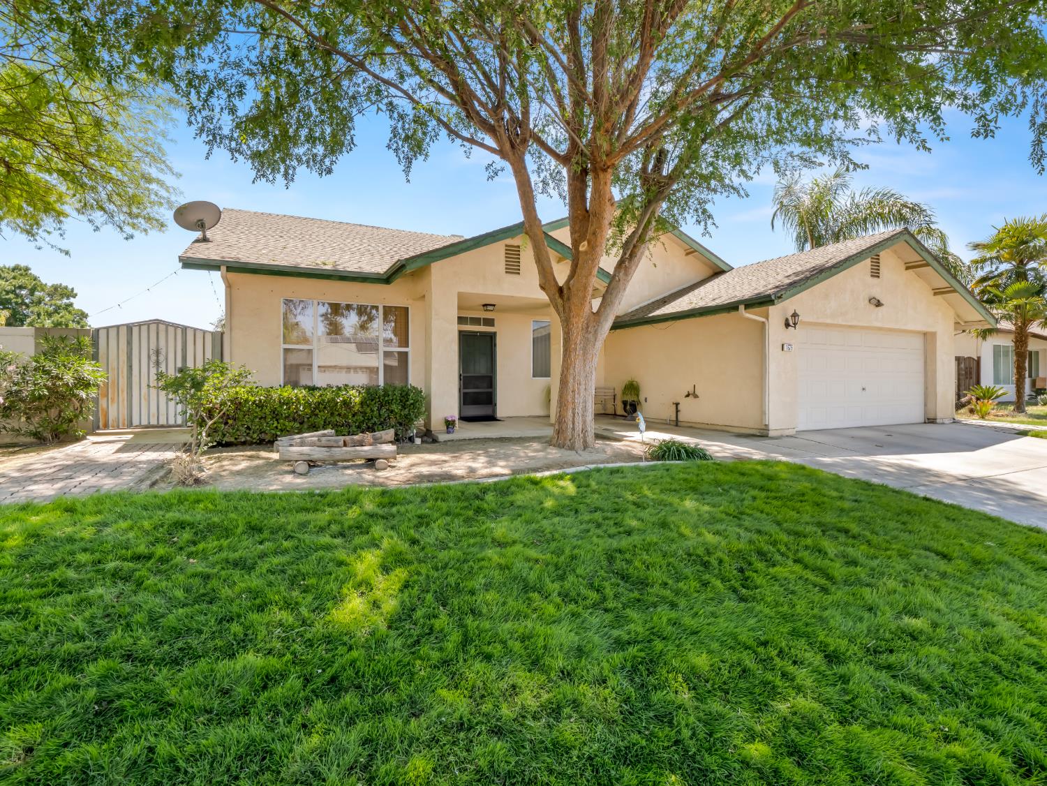 1676 Riverglen Way, Coalinga, CA 93210