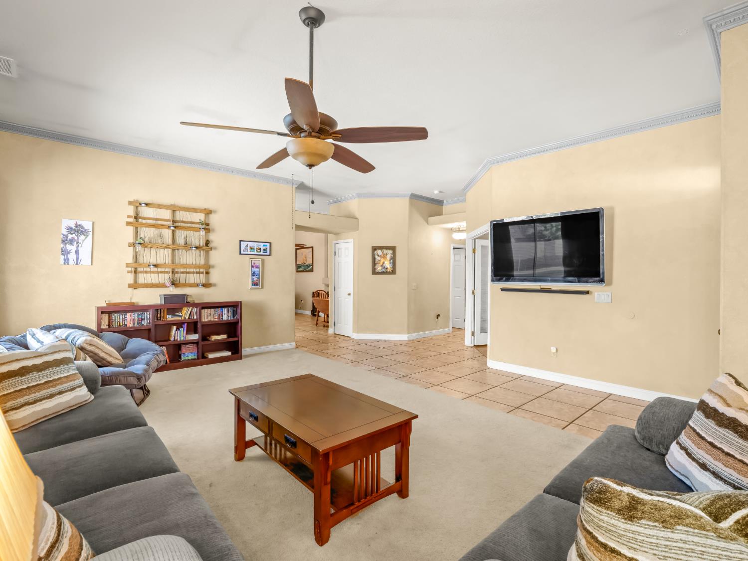 1676 Riverglen Way, Coalinga, CA 93210
