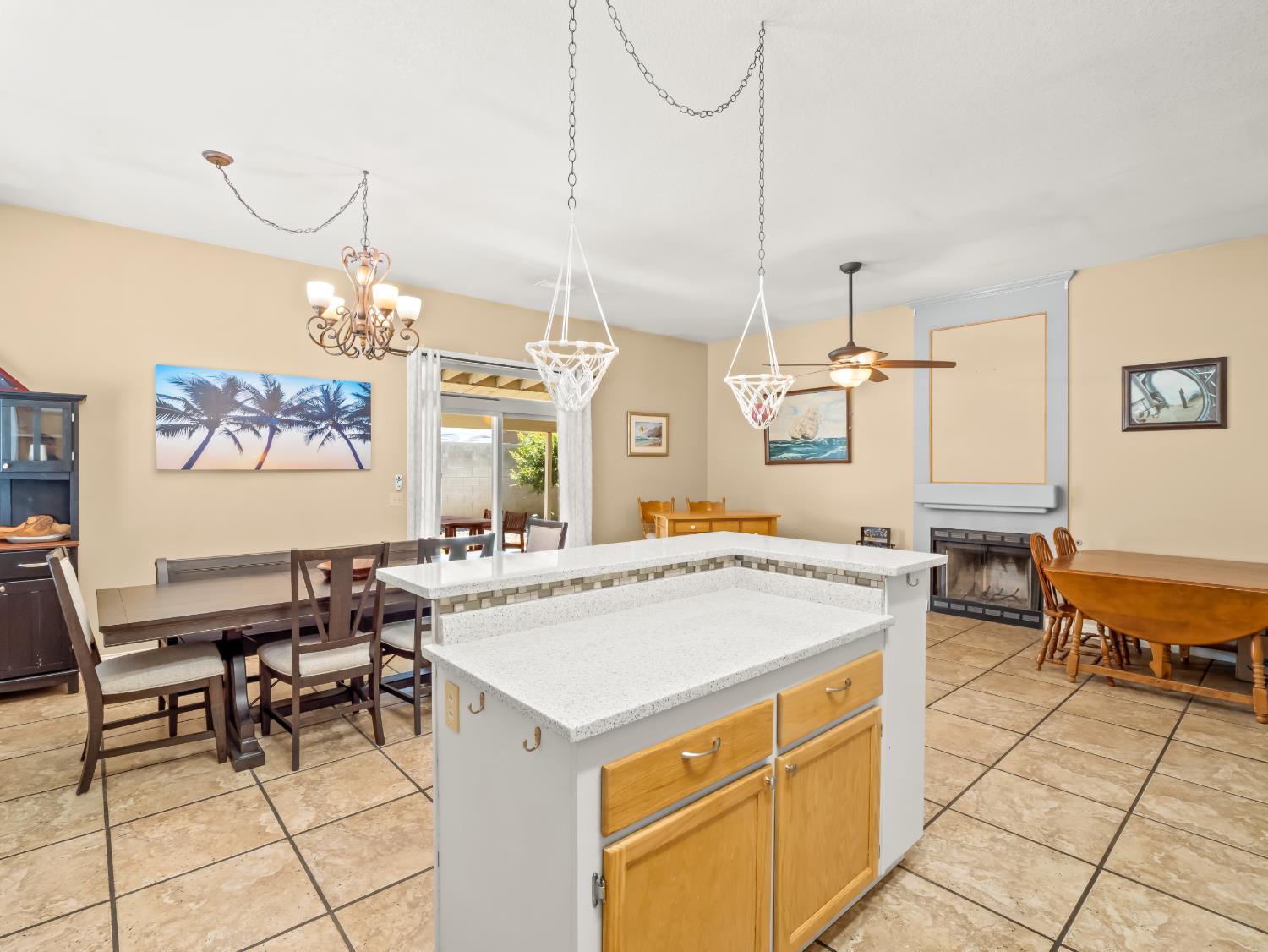 1676 Riverglen Way, Coalinga, CA 93210