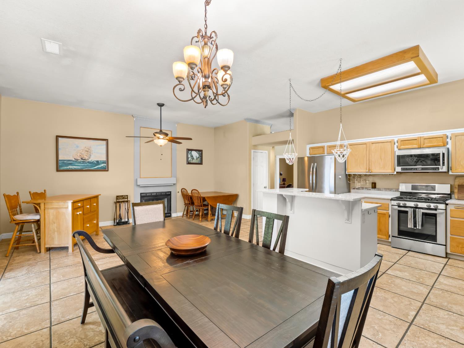 1676 Riverglen Way, Coalinga, CA 93210