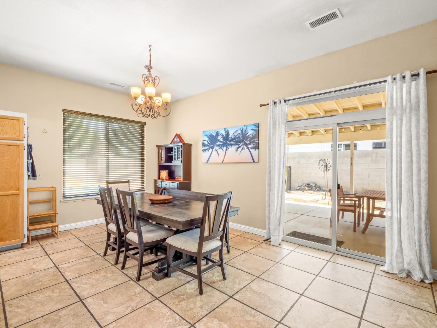 1676 Riverglen Way, Coalinga, CA 93210