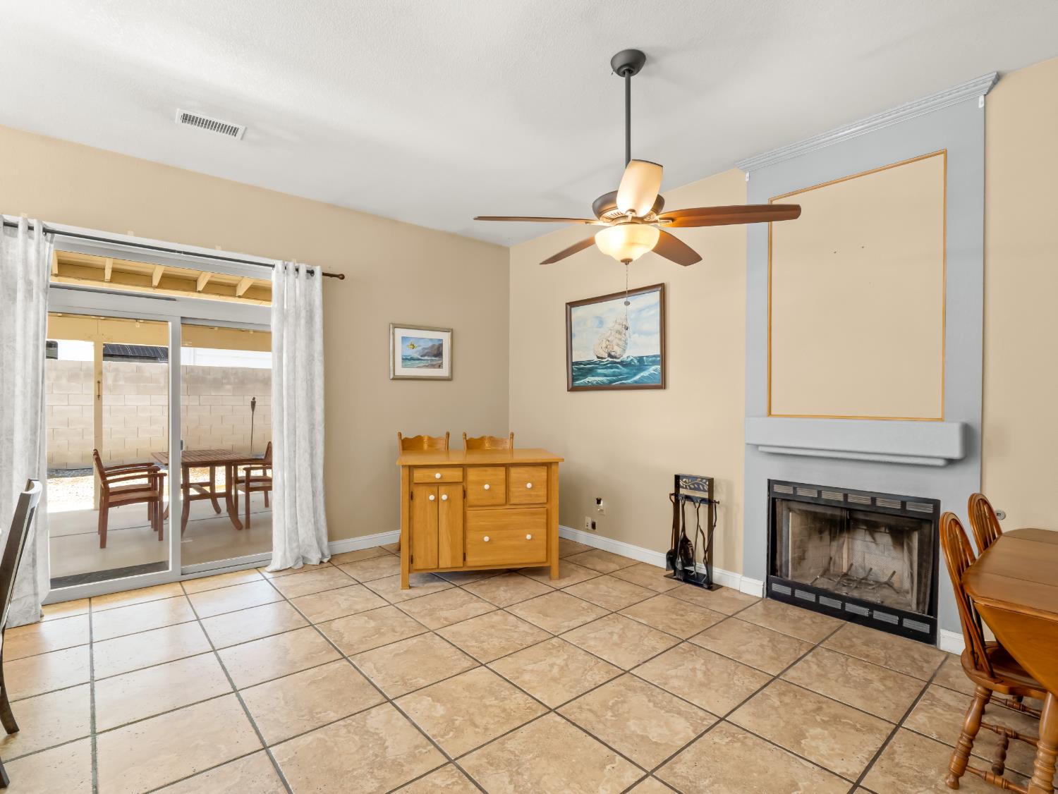 1676 Riverglen Way, Coalinga, CA 93210